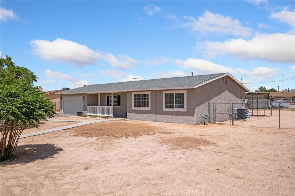 10811 Nambe Road Apple Valley, CA 92308 - Photo 3 of 31