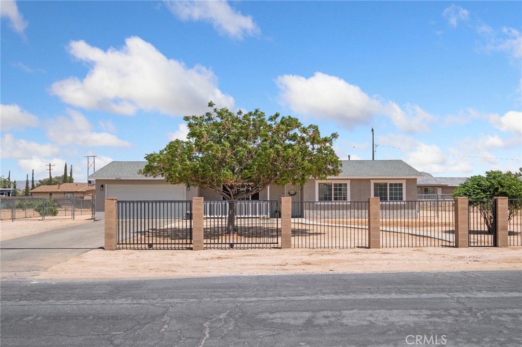 10811 Nambe Road Apple Valley, CA 92308 - Photo 4 of 31