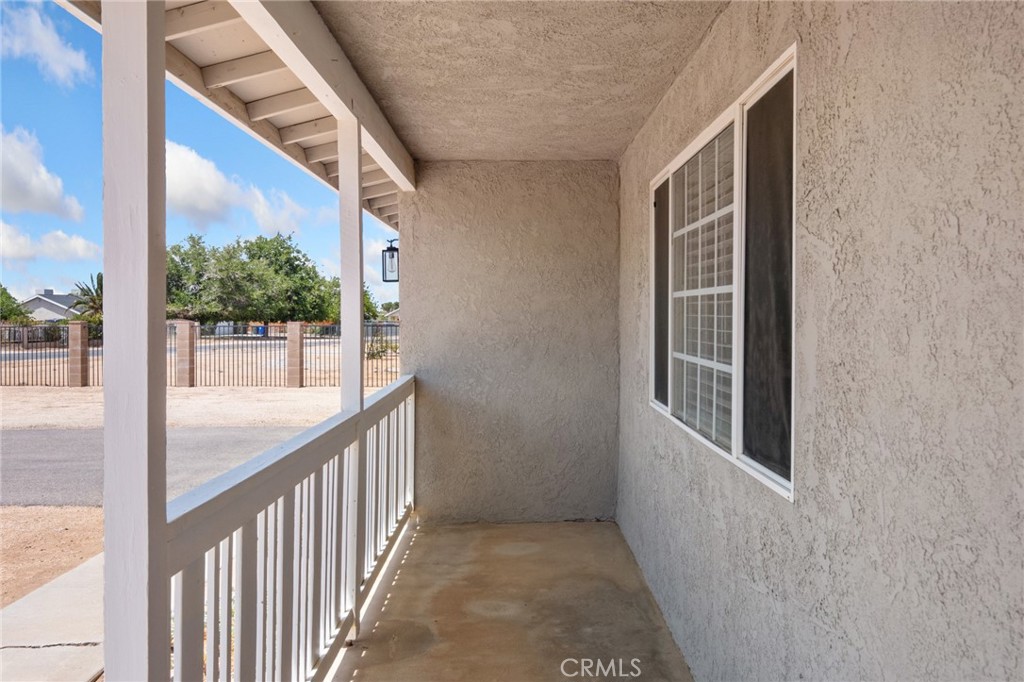 10811 Nambe Road Apple Valley, CA 92308 - Photo 6 of 31