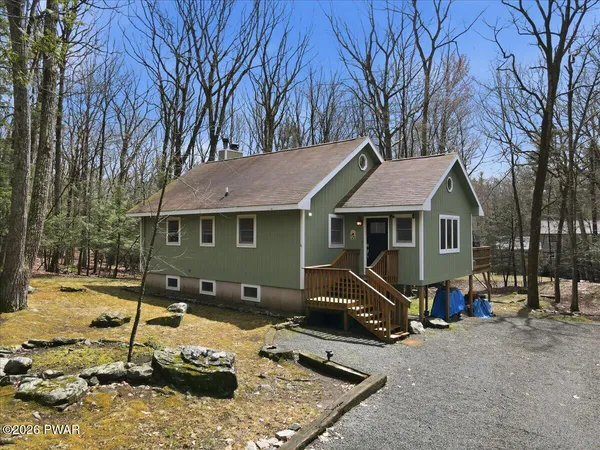 $355,000 | 212 Bluebird Court, Lakeville, PA 18438