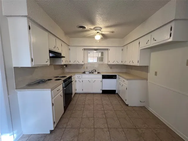 $1,100 | 2209 North Woods Street, Sherman, TX 75092