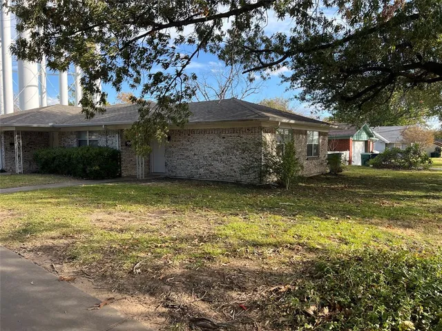 $1,100 | 2209 North Woods Street, Sherman, TX 75092
