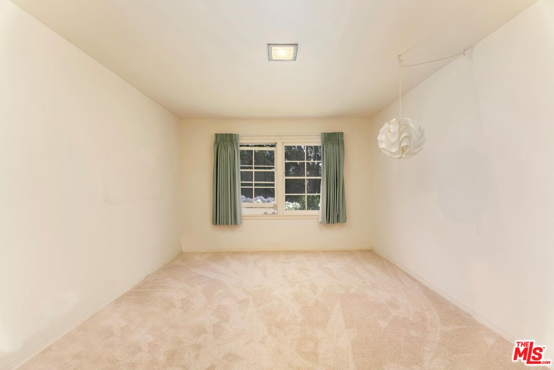 11601 Bellagio Road Los Angeles, CA 90049 - Photo 25 of 38 Gallery Image 25