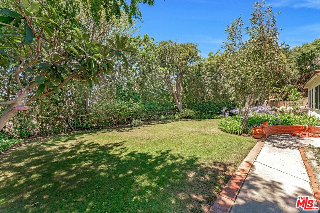 11601 Bellagio Road Los Angeles, CA 90049 - Photo 4 of 38 Gallery Image 4