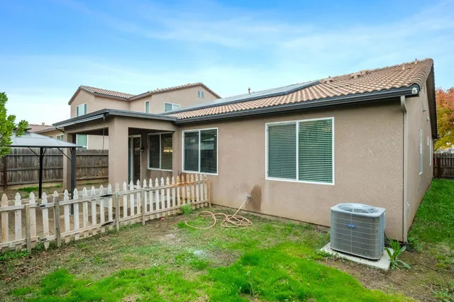 $450,000 | 3448 El Molino Avenue, Clovis, CA 93619