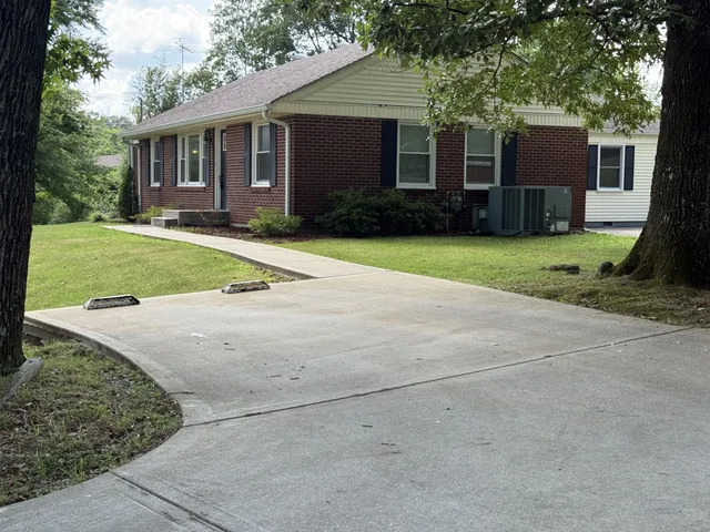 $369,900 | 101 Lake Cir Drive, Dickson, TN 37055