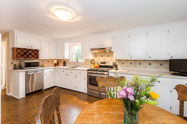 22 Inverness Road Arlington, MA 02476 - Photo 14 of 30 Gallery Image 14