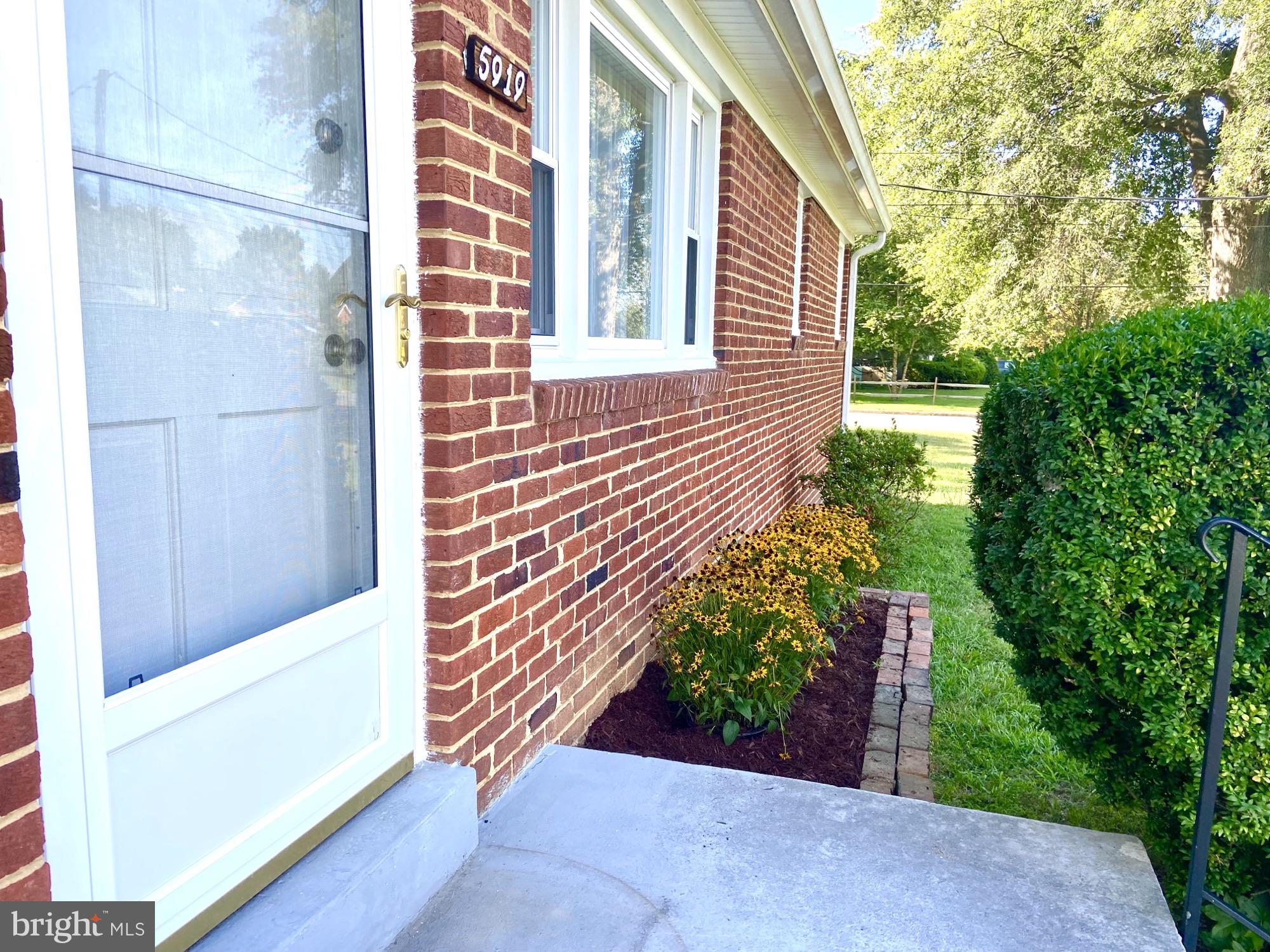 5919 Brookland Road Alexandria, VA 22310 - Photo 2 of 20 Inviting Front Entry