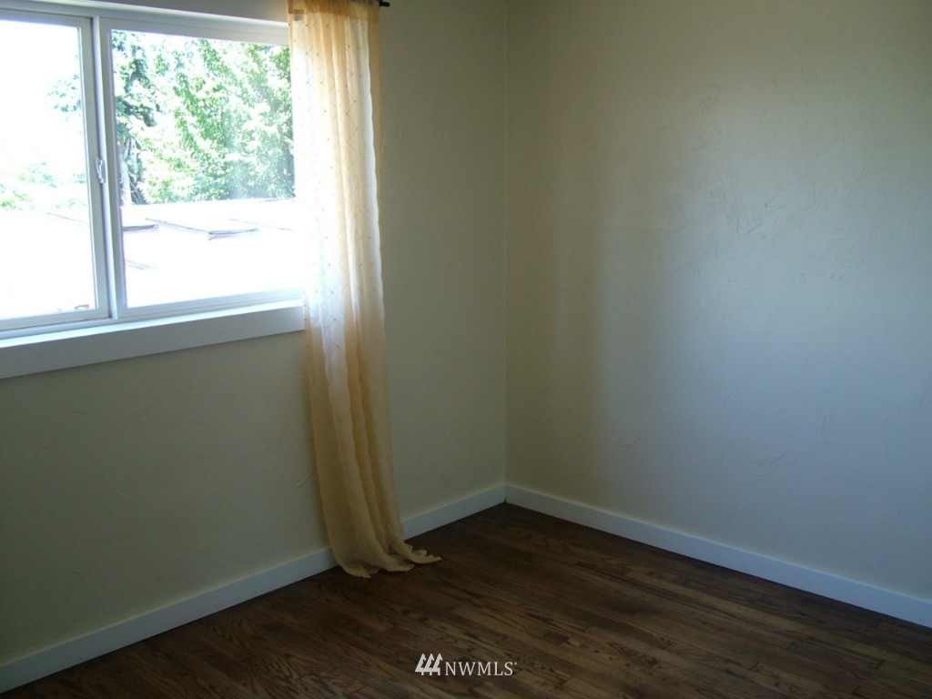 2302 Northeast 7th Street Renton, WA 98056 - Photo 11 of 19