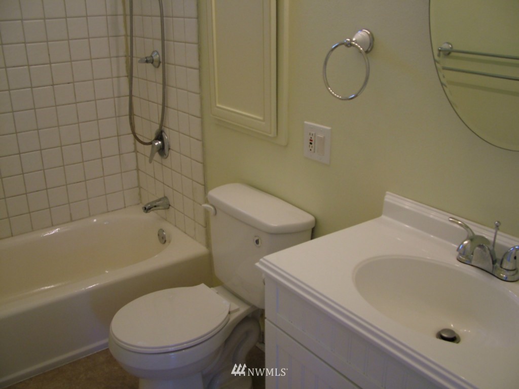 2302 Northeast 7th Street Renton, WA 98056 - Photo 12 of 19