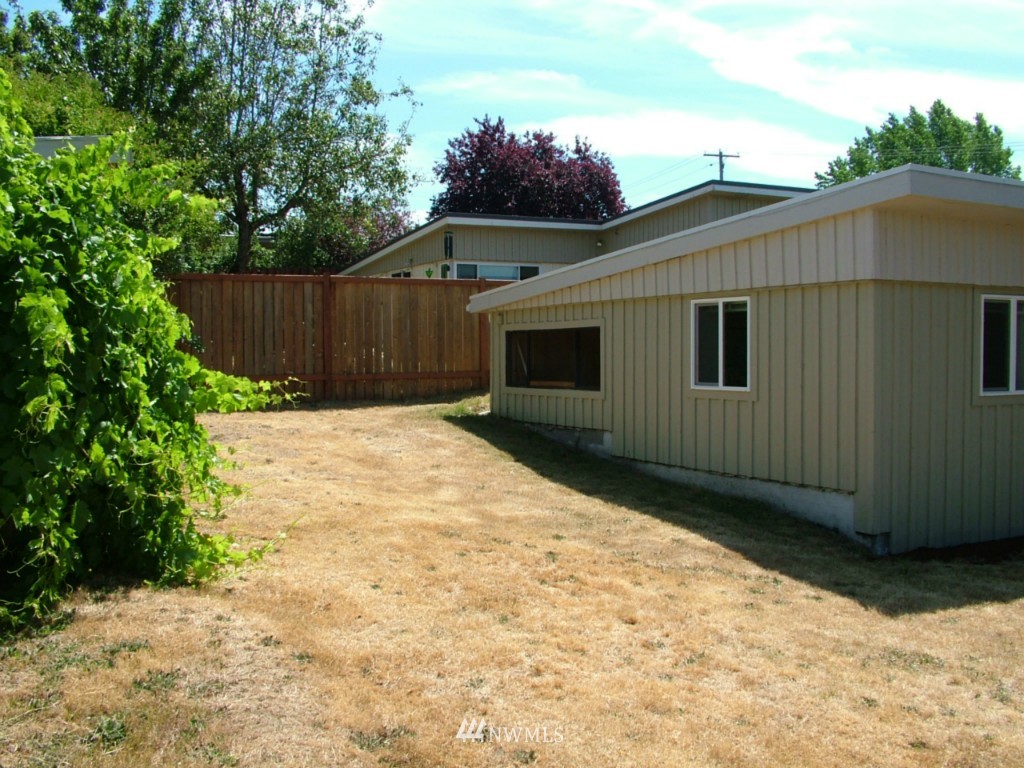2302 Northeast 7th Street Renton, WA 98056 - Photo 14 of 19