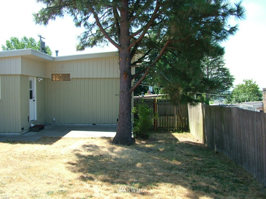 2302 Northeast 7th Street Renton, WA 98056 - Photo 15 of 19