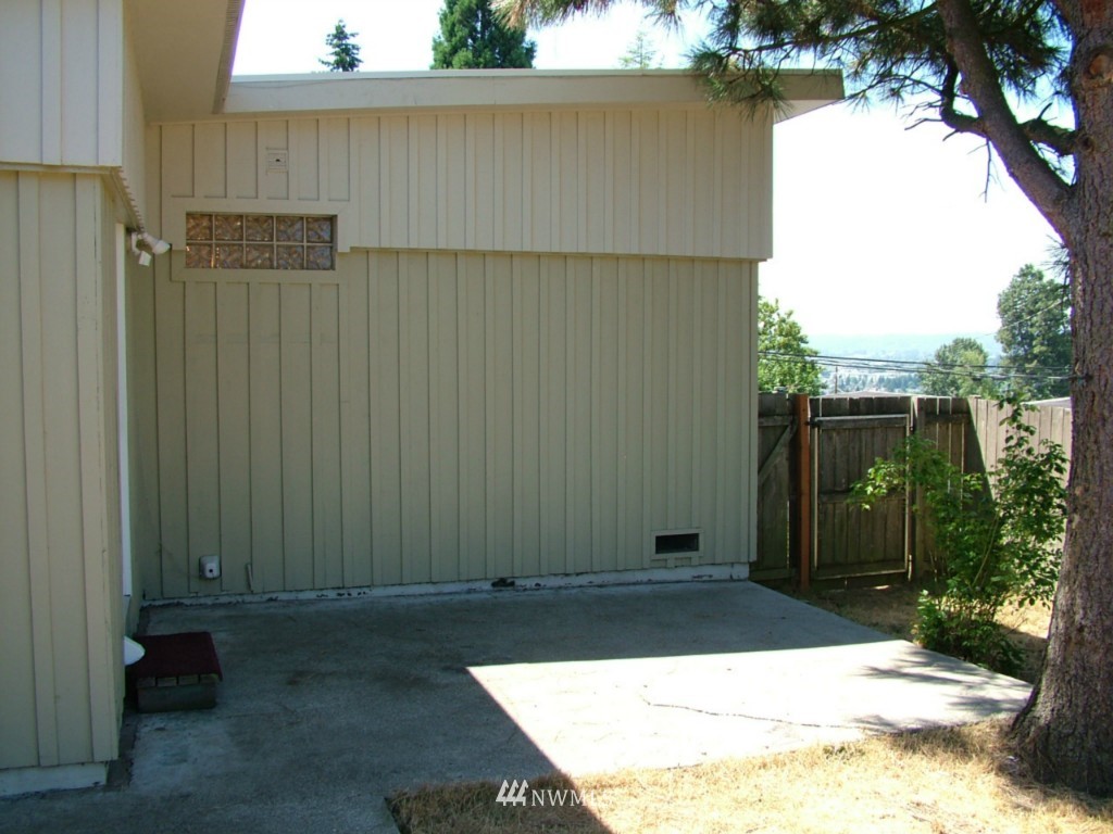 2302 Northeast 7th Street Renton, WA 98056 - Photo 17 of 19