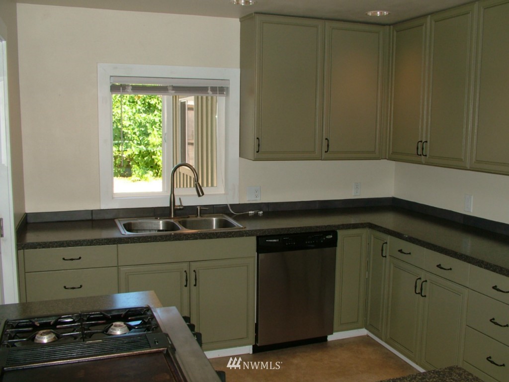 2302 Northeast 7th Street Renton, WA 98056 - Photo 3 of 19