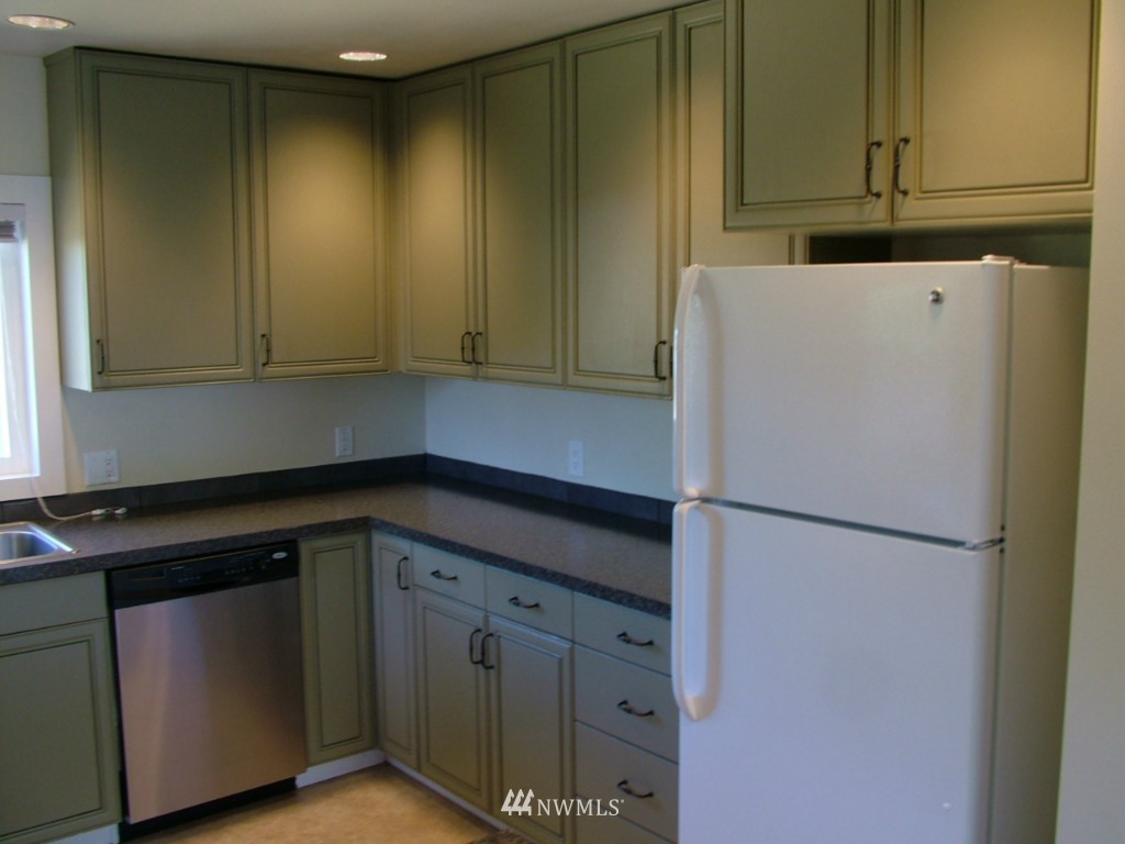 2302 Northeast 7th Street Renton, WA 98056 - Photo 4 of 19