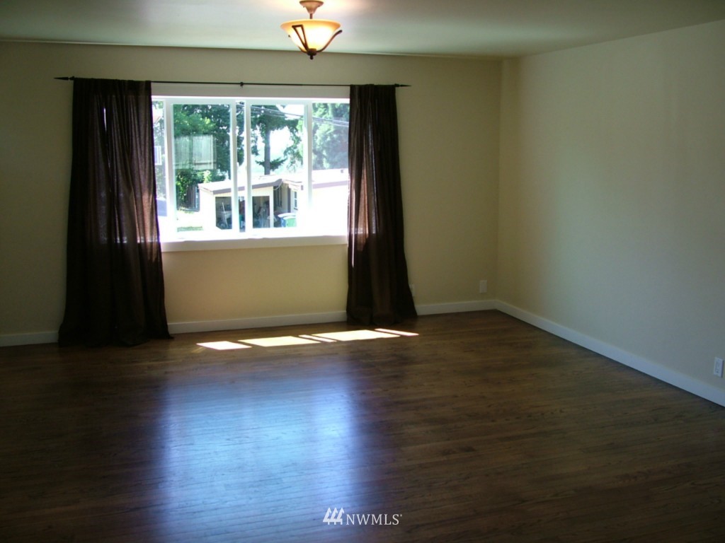 2302 Northeast 7th Street Renton, WA 98056 - Photo 6 of 19