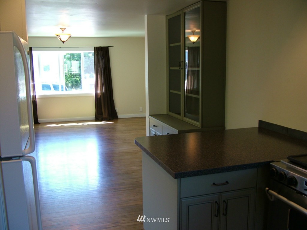 2302 Northeast 7th Street Renton, WA 98056 - Photo 7 of 19