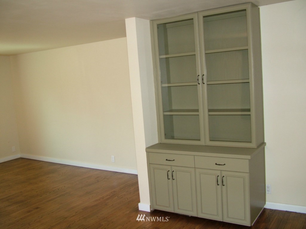 2302 Northeast 7th Street Renton, WA 98056 - Photo 8 of 19