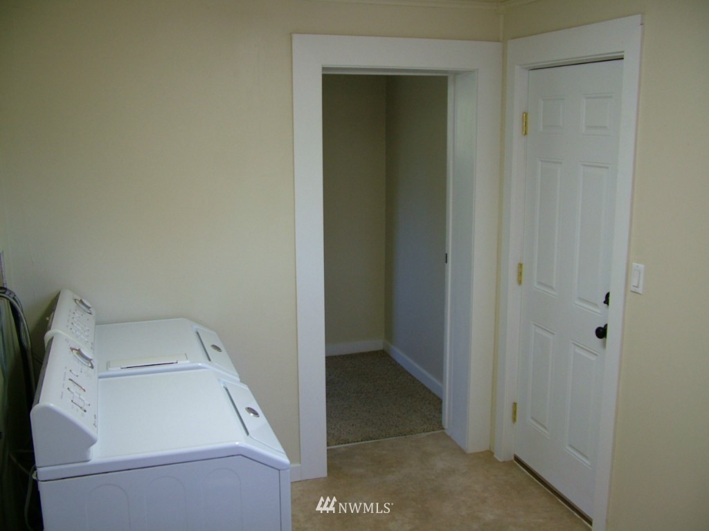 2302 Northeast 7th Street Renton, WA 98056 - Photo 9 of 19