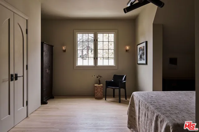 a room that has a bed and a chair in it