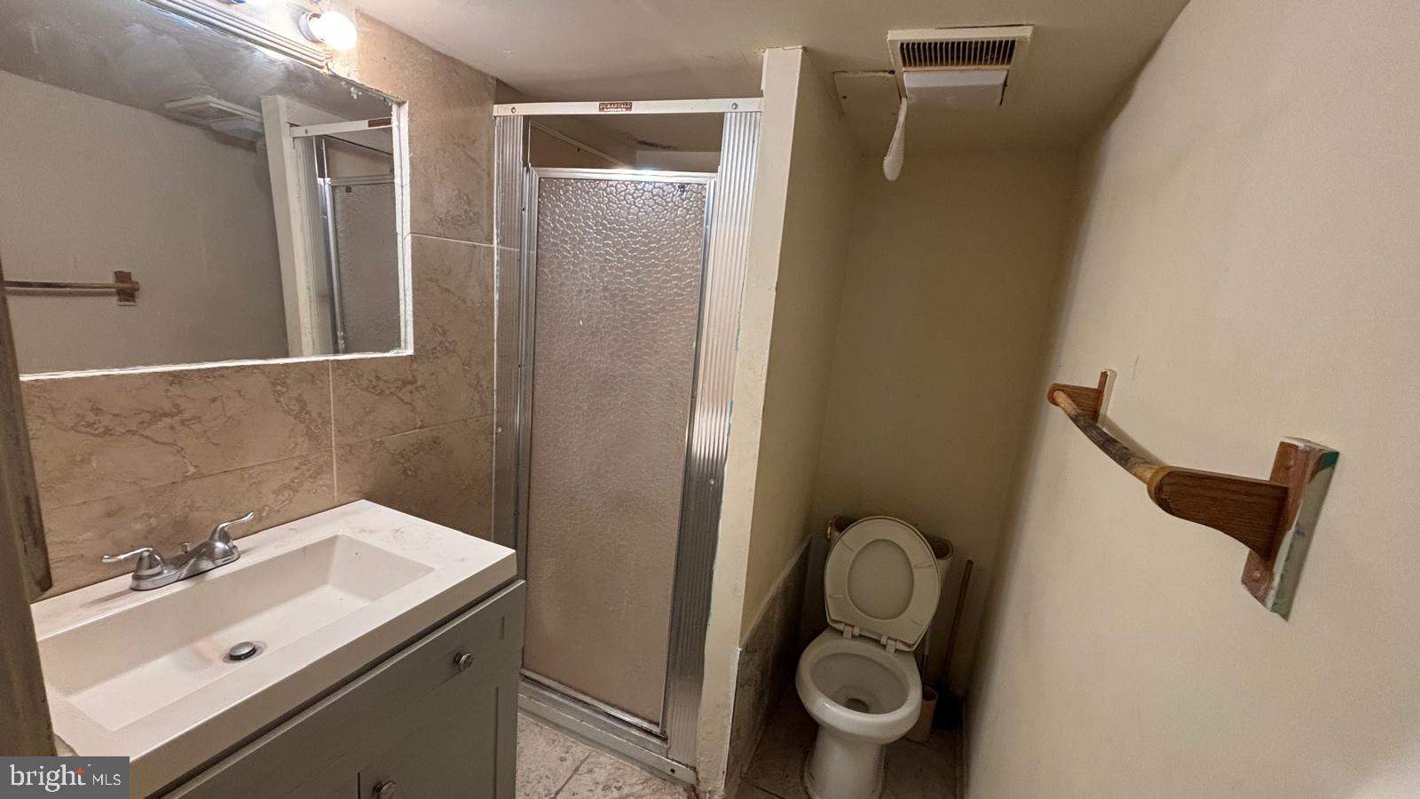 5707 Chillum Place Northeast Washington, DC 20011 - Photo 13 of 30 Bathroom