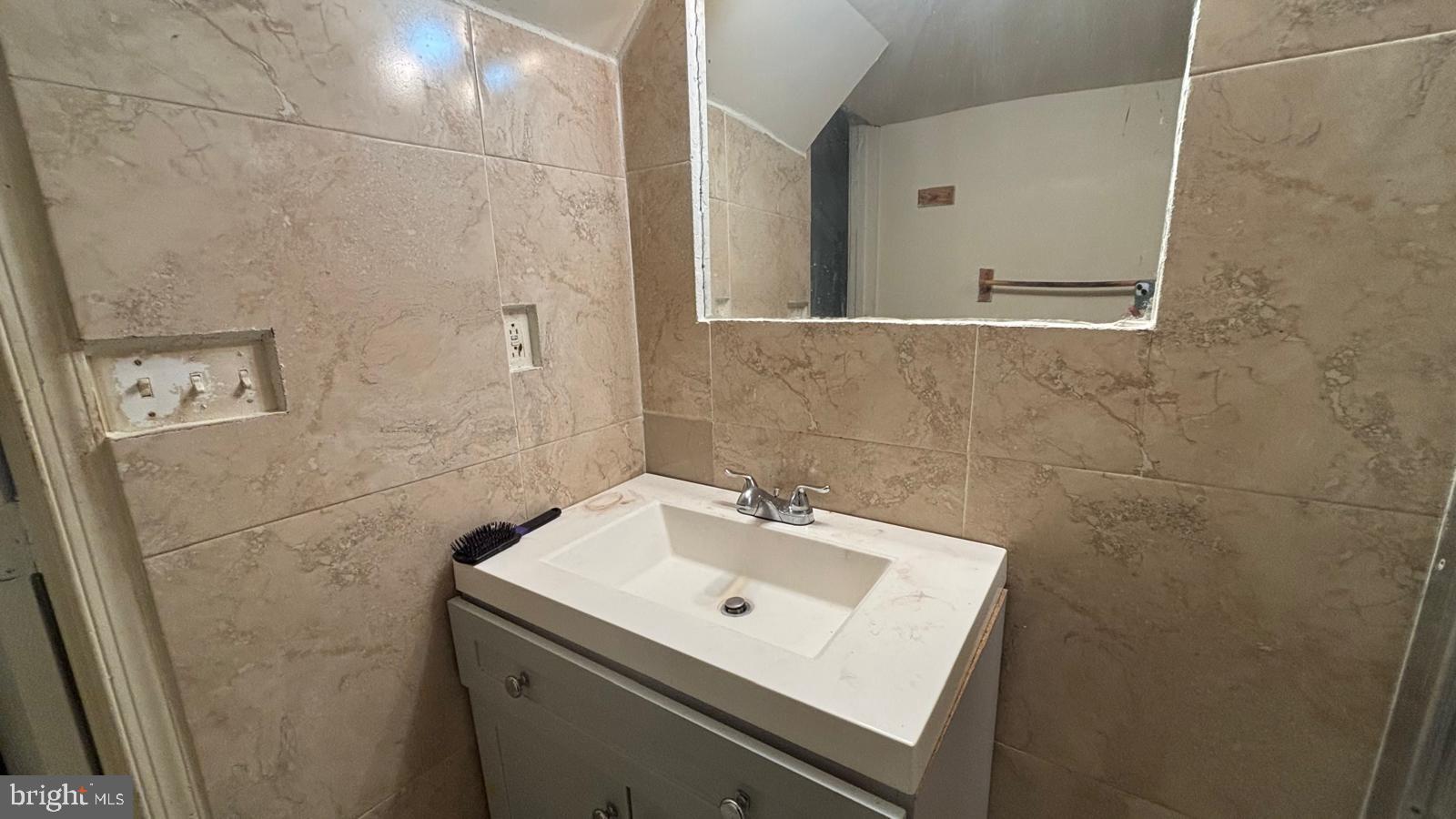 5707 Chillum Place Northeast Washington, DC 20011 - Photo 17 of 30 Bathroom