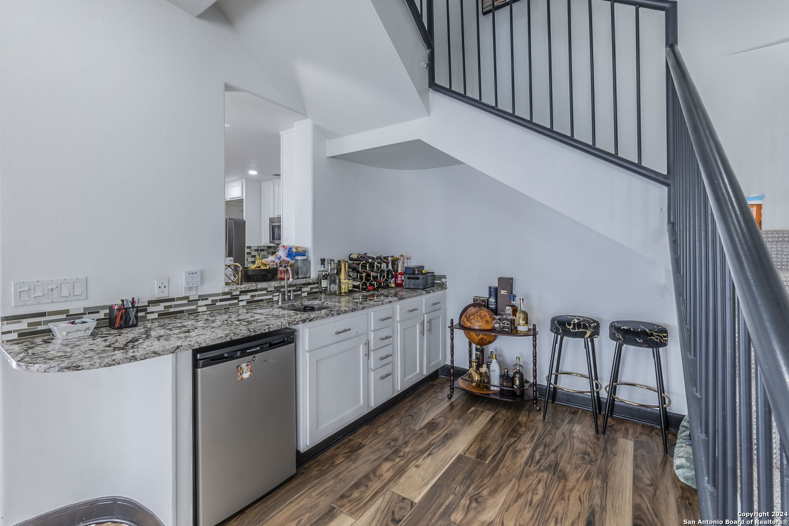 7701 Wurzbach Road, Unit 2302 San Antonio, TX 78229 - Photo 6 of 40 a kitchen with cabinets counter top space and dining table