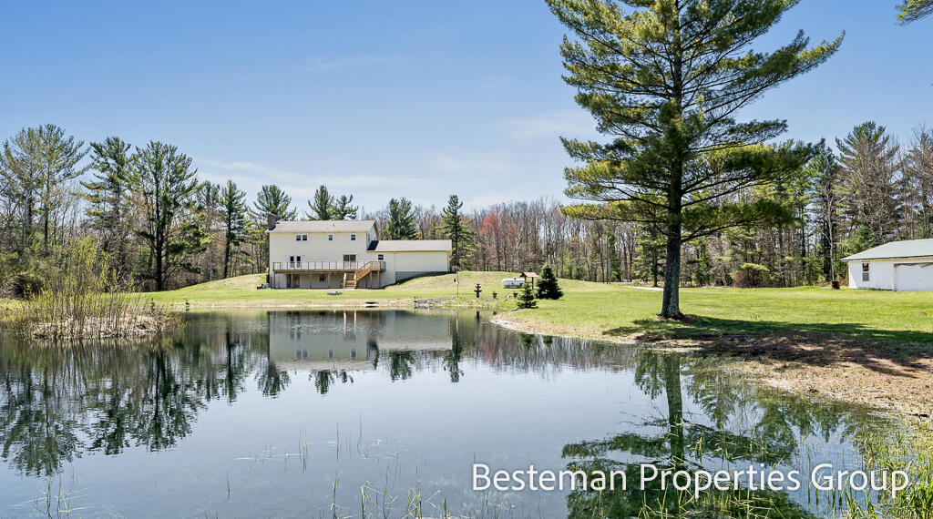 3316 West River Road Muskegon, MI 49445 - Photo 2 of 84 3316W.RiverRd-12LoRes