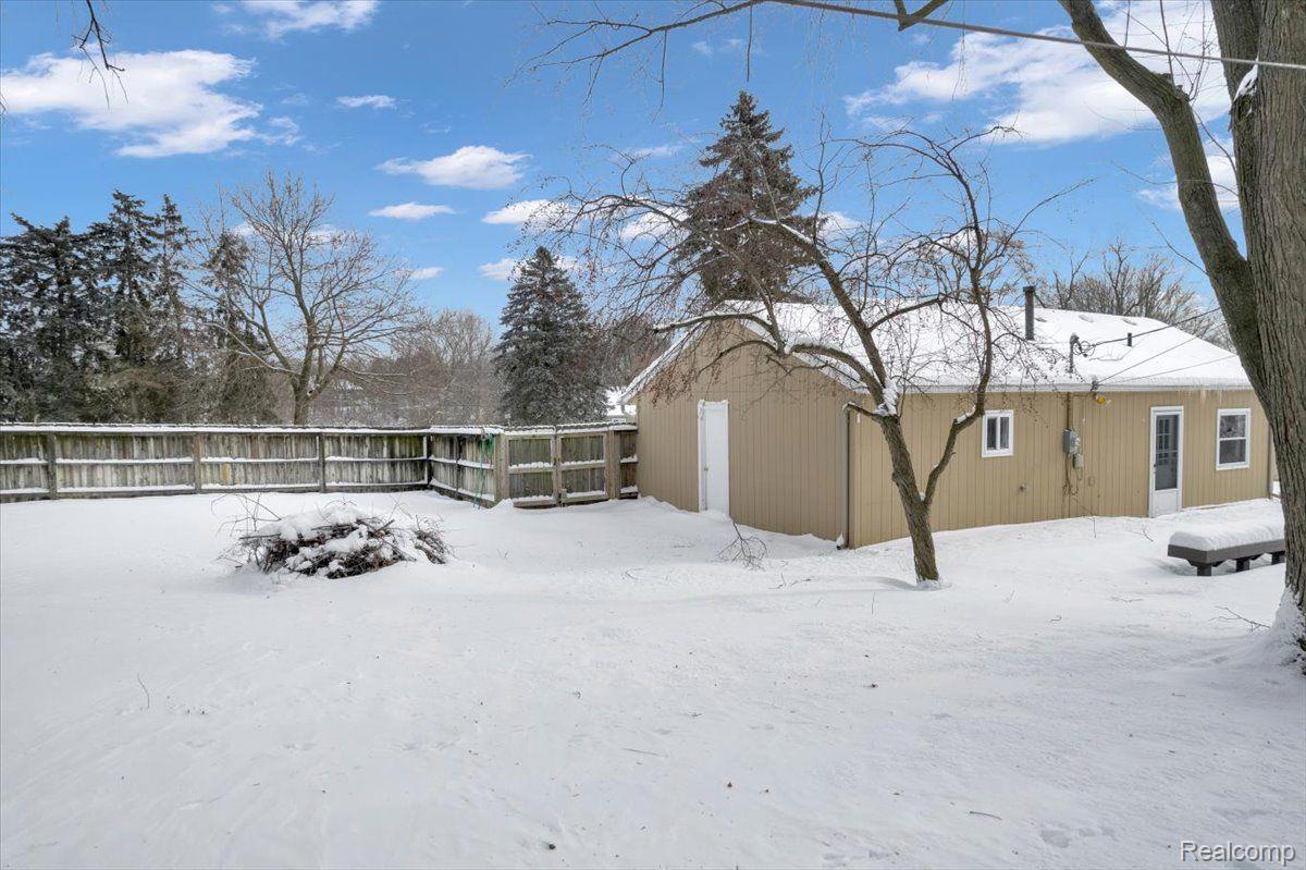 8655 North Eston Road Clarkston, MI 48348 - Photo 6 of 24 Gallery Image 6