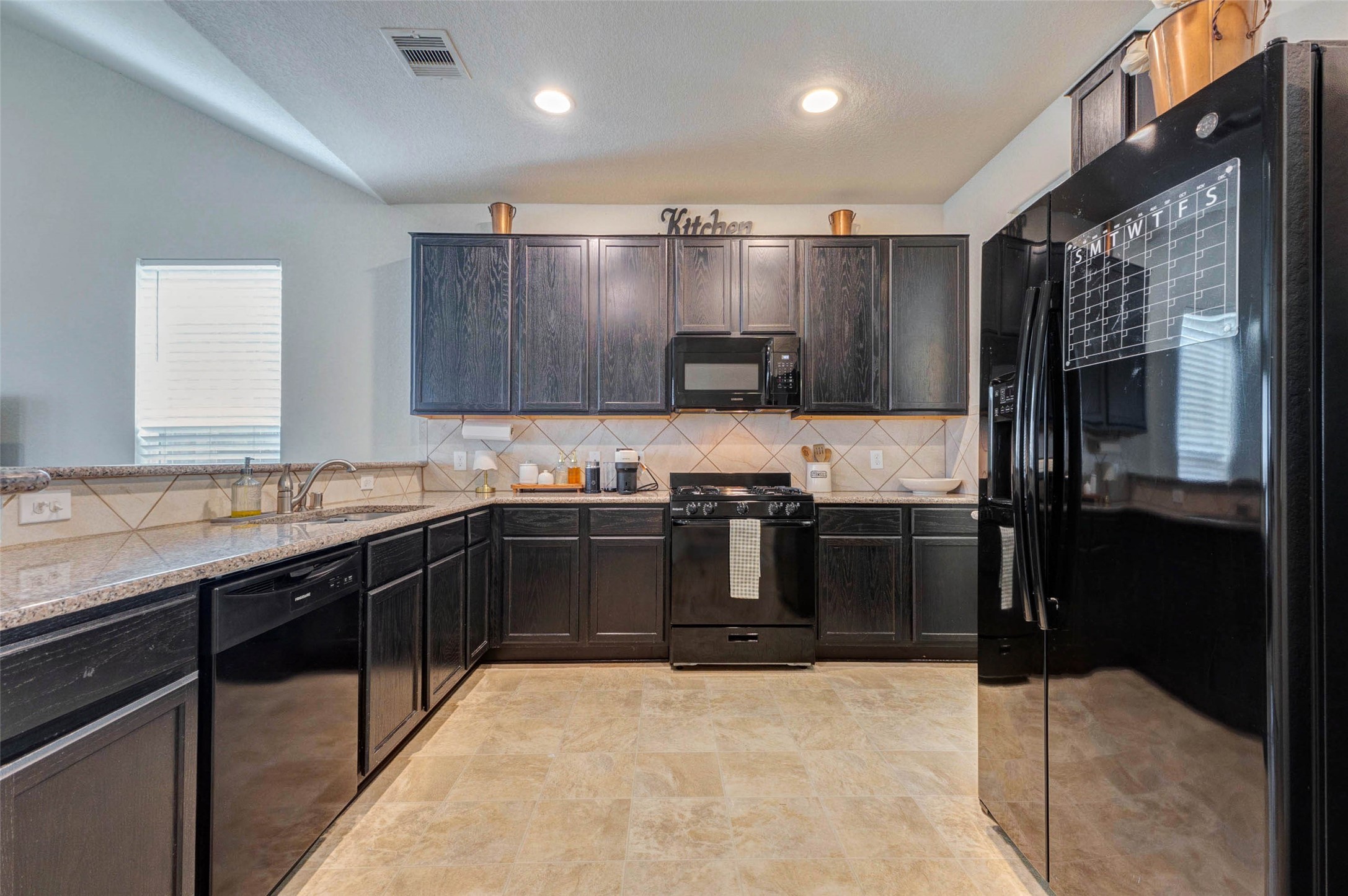 20623 Footstep Path Katy, TX 77449 - Photo 4 of 23 Large kitchen peninsula with an abundance of counter space and cabinet storage.
