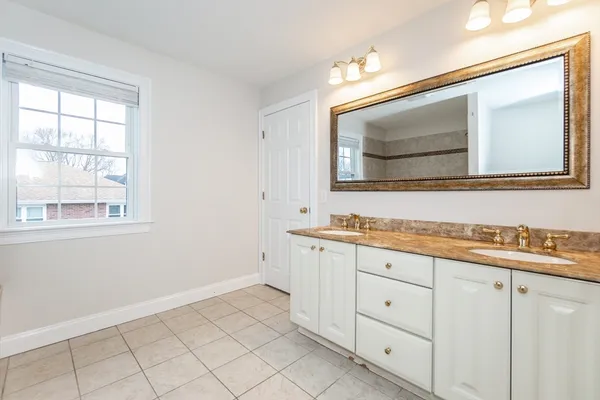 $699,999 | 15 Seminole Avenue, Unit 15, Framingham, MA 01702