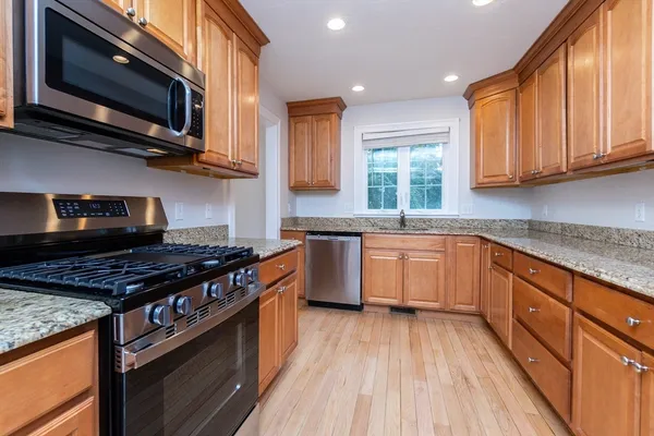 $699,999 | 15 Seminole Avenue, Unit 15, Framingham, MA 01702