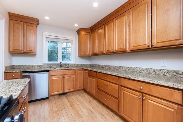 $699,999 | 15 Seminole Avenue, Unit 15, Framingham, MA 01702