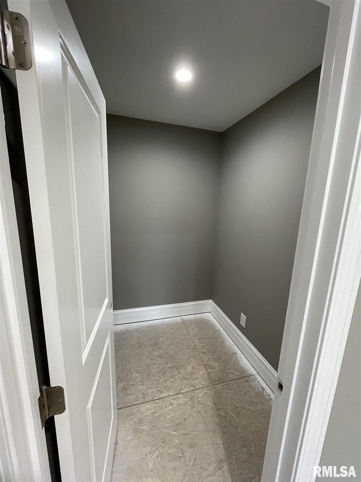 11125 Knoles Road Petersburg, IL 62675 - Photo 15 of 37 Gallery Image 15