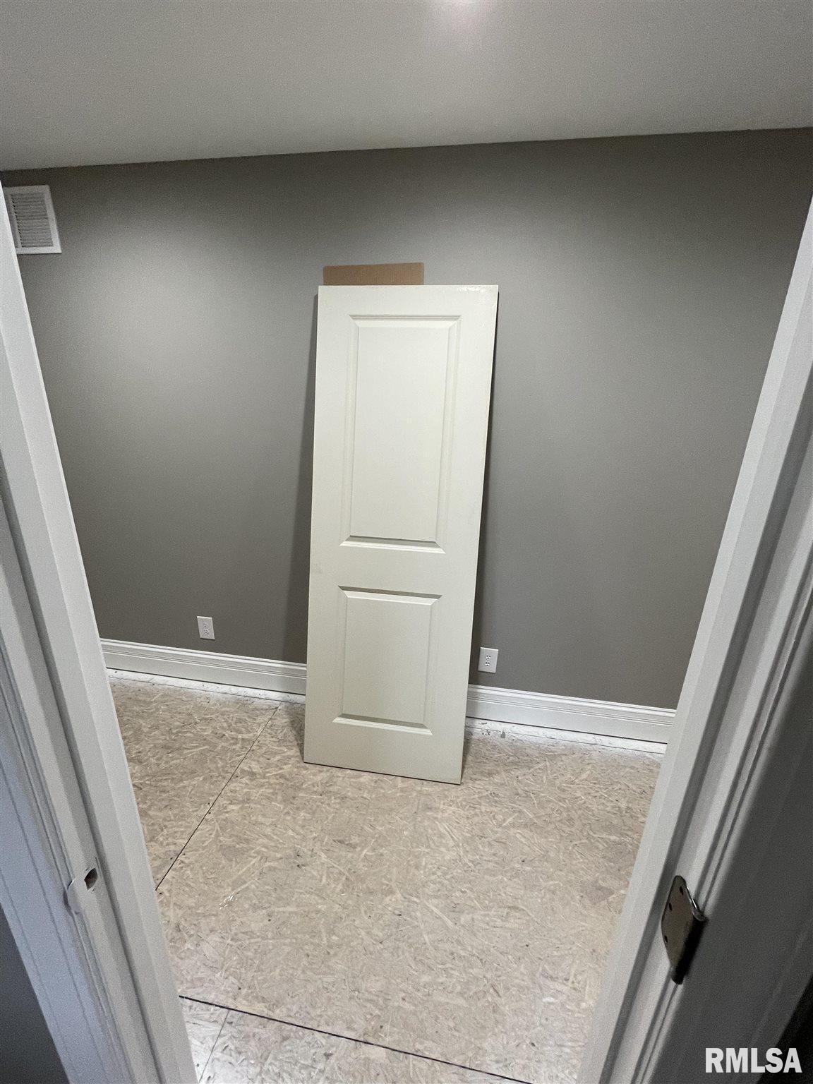 11125 Knoles Road Petersburg, IL 62675 - Photo 18 of 37 Gallery Image 18