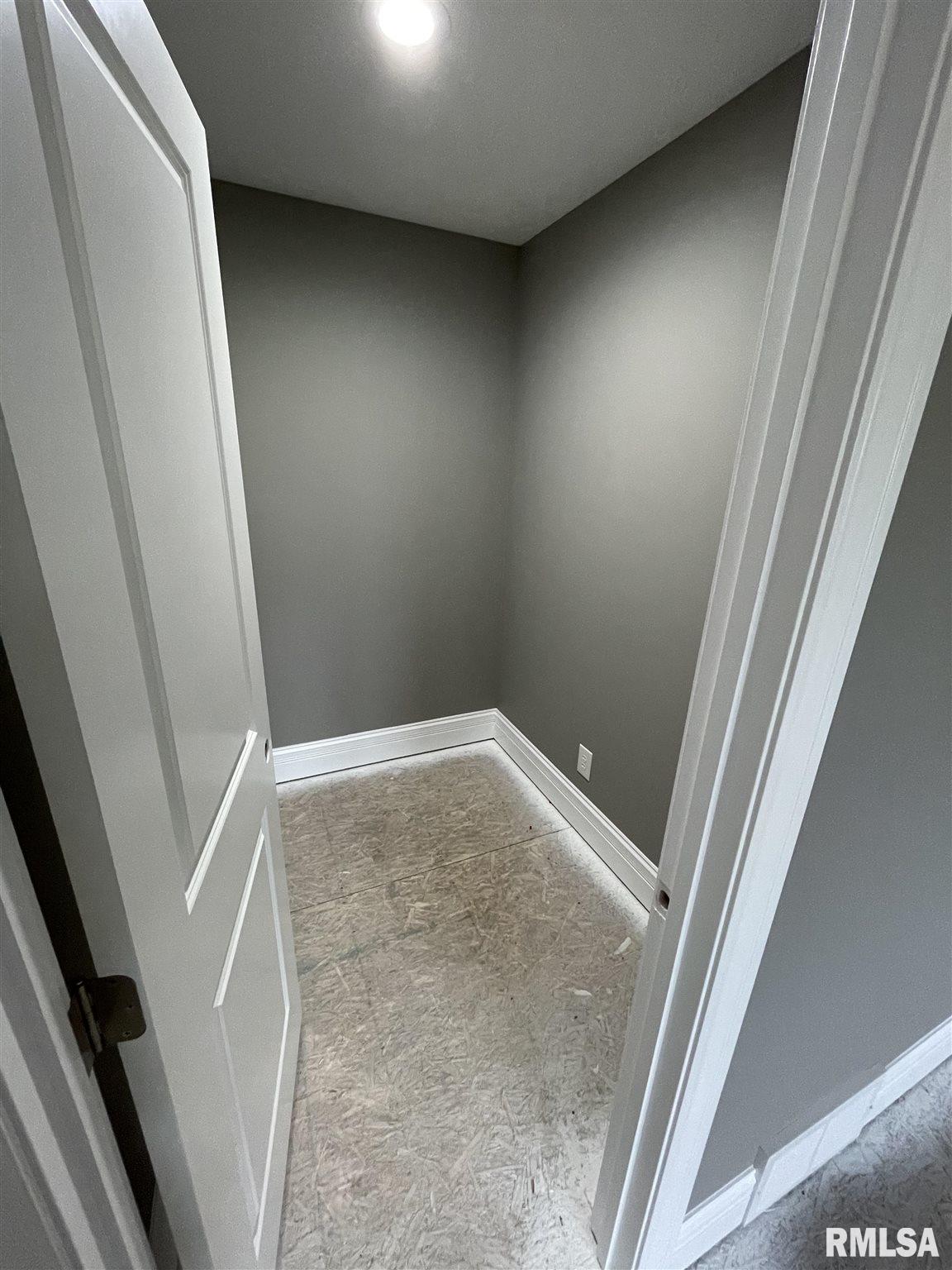 11125 Knoles Road Petersburg, IL 62675 - Photo 20 of 37 Gallery Image 20