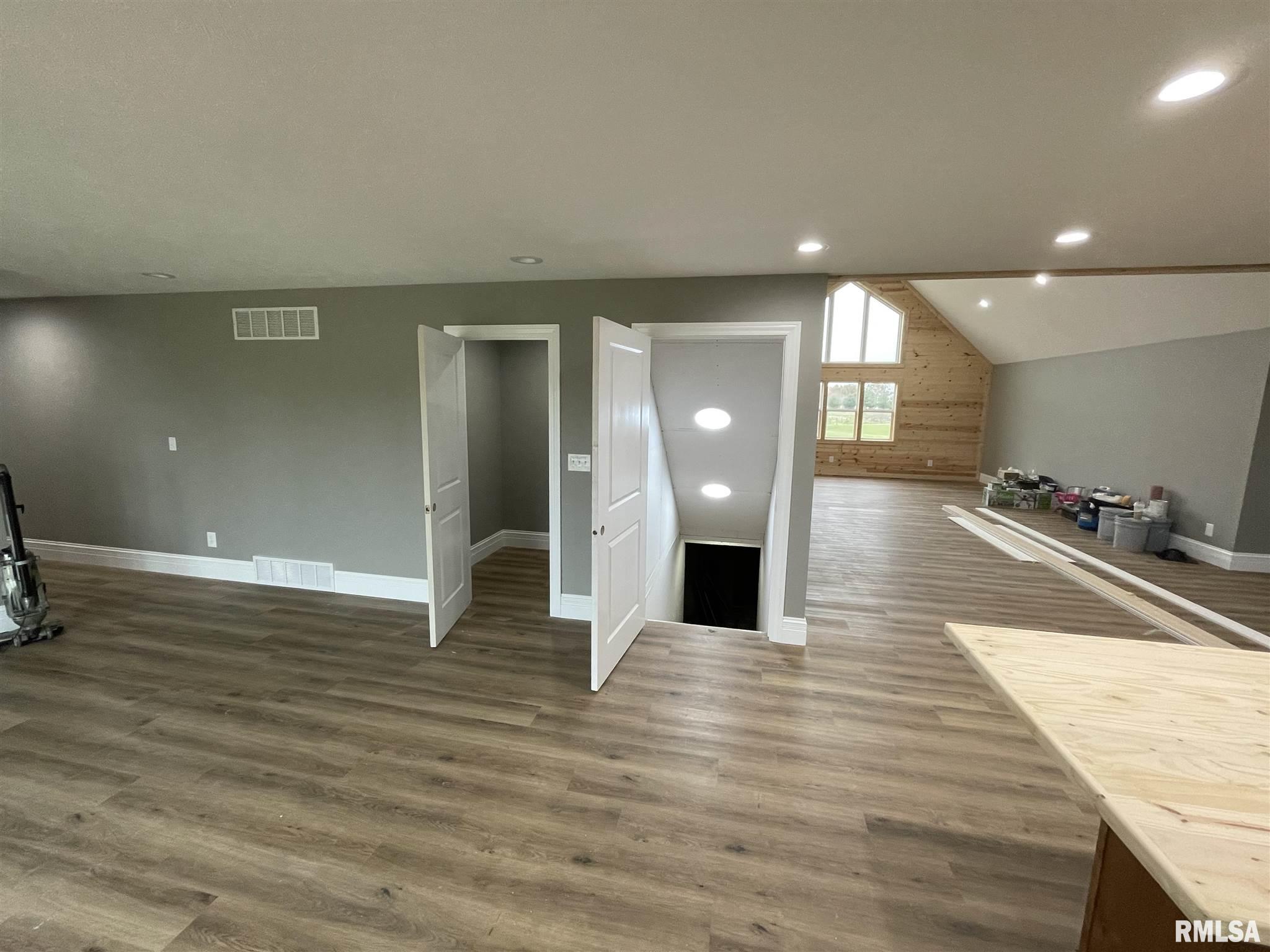 11125 Knoles Road Petersburg, IL 62675 - Photo 23 of 37 Gallery Image 23