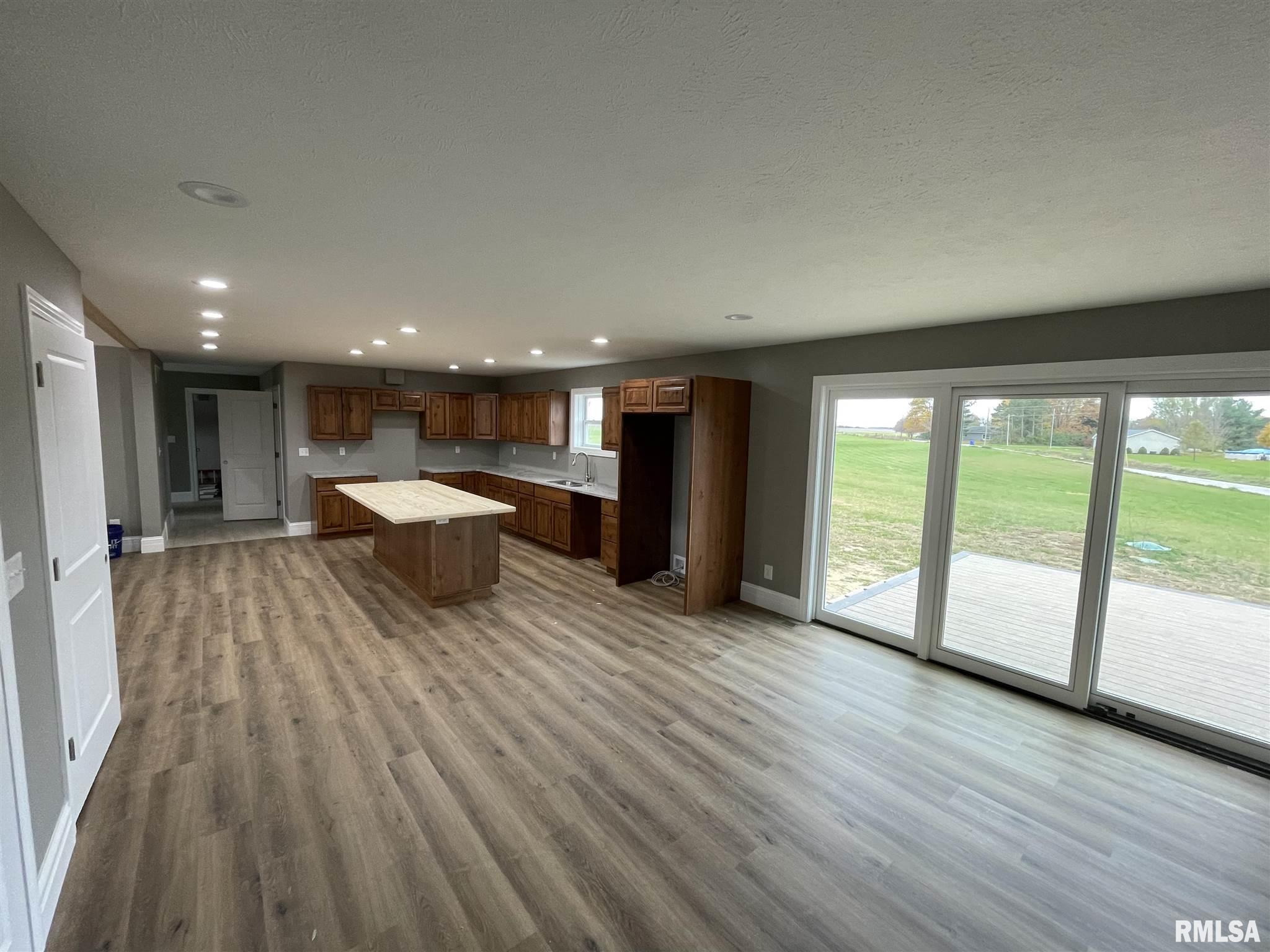 11125 Knoles Road Petersburg, IL 62675 - Photo 3 of 37 Gallery Image 3