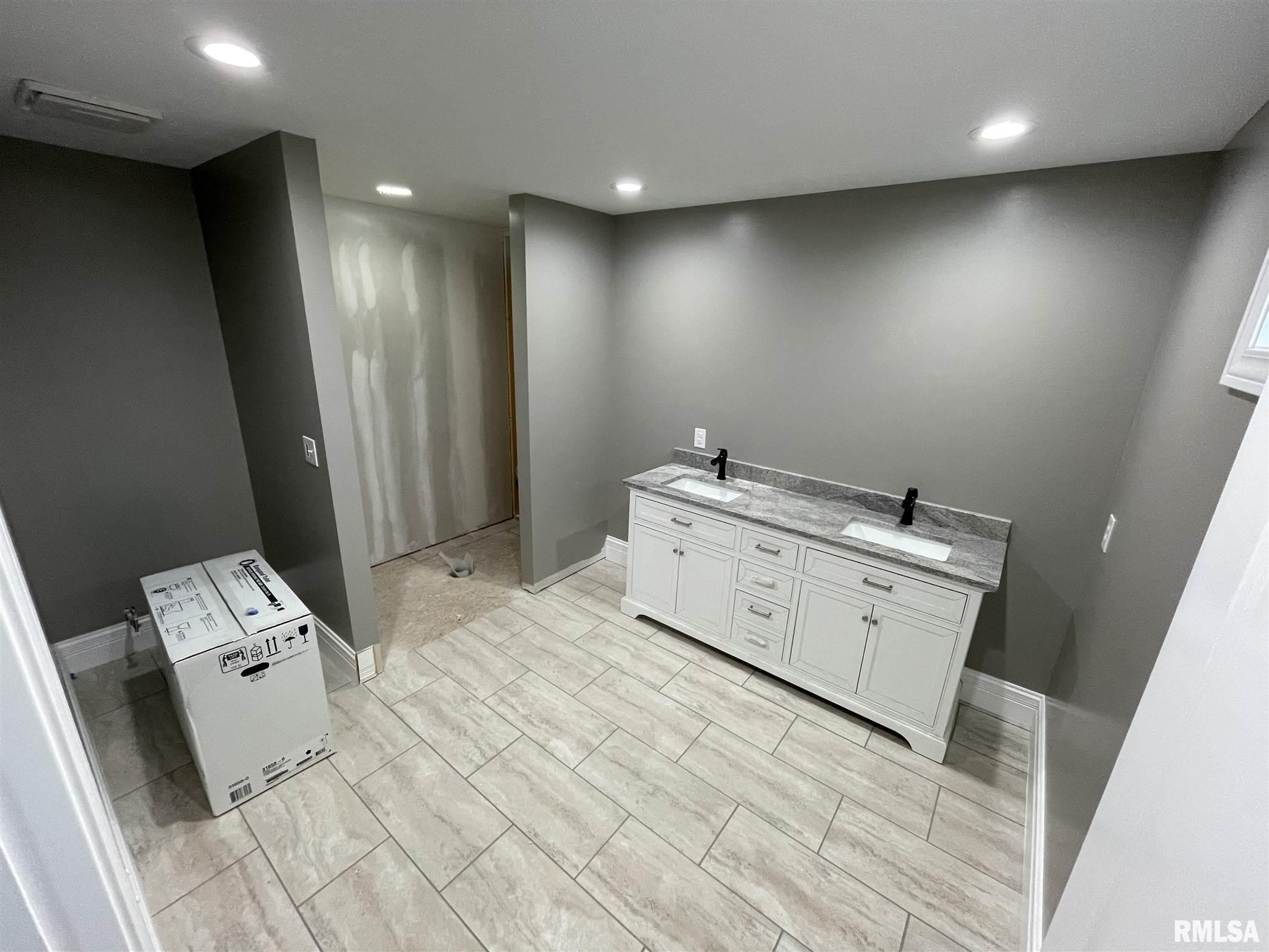 11125 Knoles Road Petersburg, IL 62675 - Photo 10 of 37 Gallery Image 10