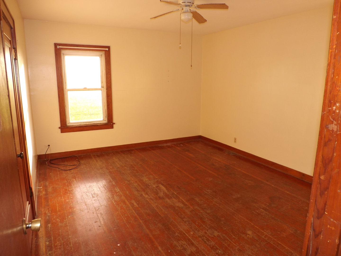296 Timber Creek Road Dixon, IL 61021 - Photo 11 of 20 an empty room with a window