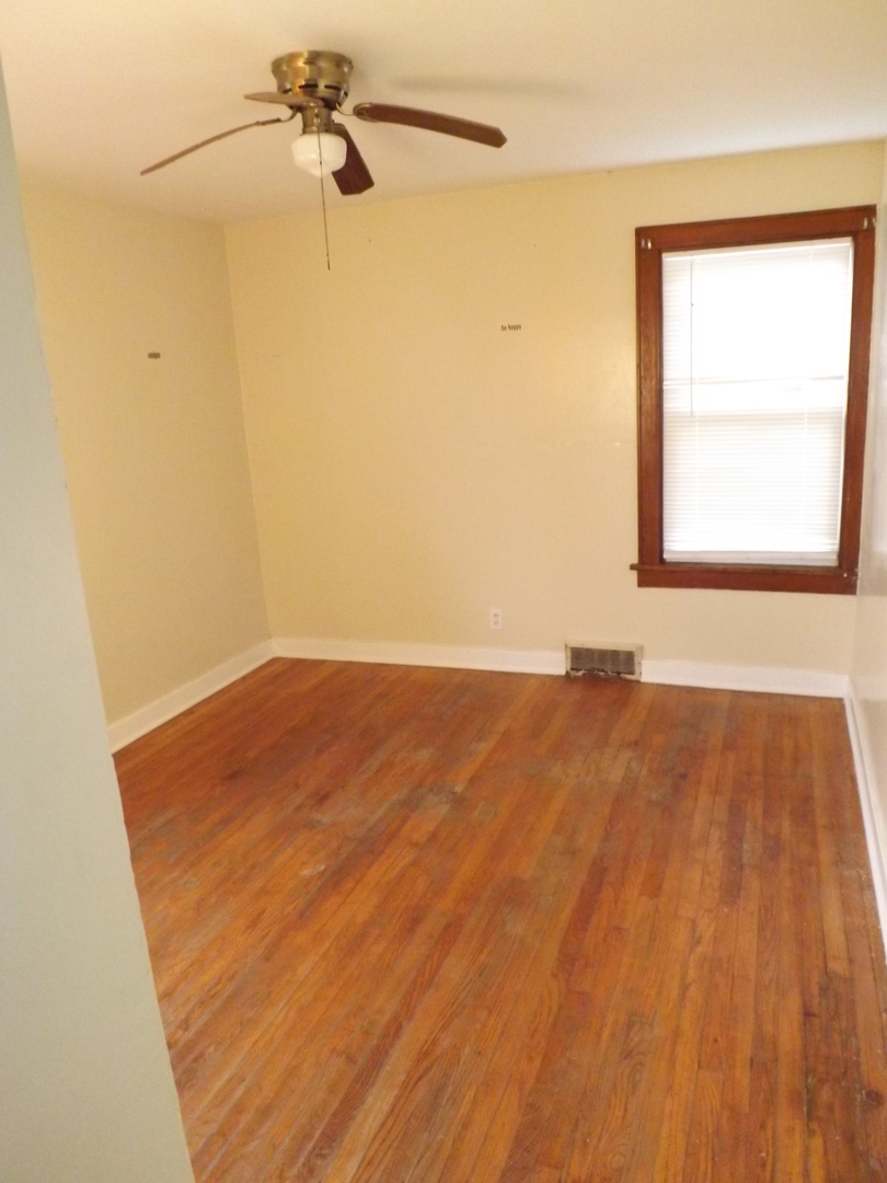 296 Timber Creek Road Dixon, IL 61021 - Photo 9 of 20 an empty room with a window