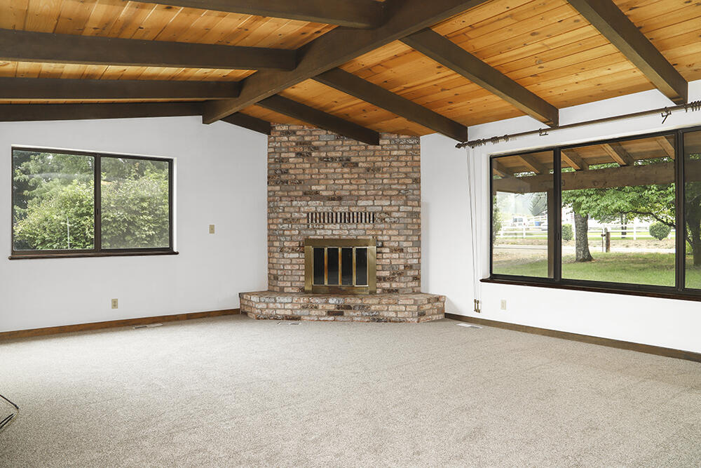 5340 Jerome Prairie Road Grants Pass, OR 97527 - Photo 4 of 26 3DF98B90-168E-46A7-802C-A99D96DD5D2F