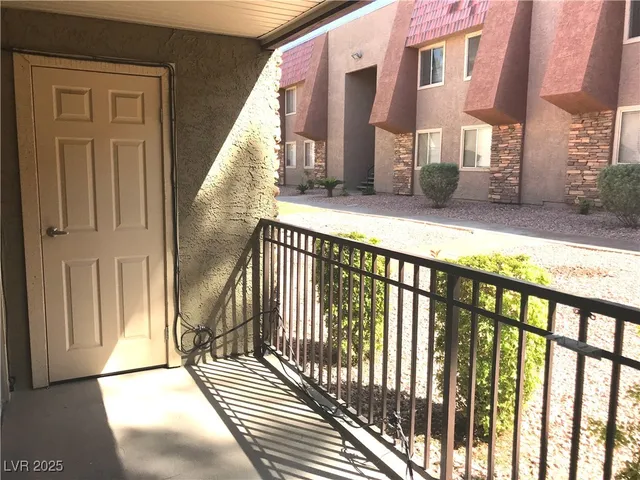 $1,150 | 5160 Indian River Drive, Unit 327, Las Vegas, NV 89103