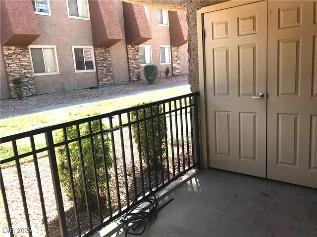 $1,150 | 5160 Indian River Drive, Unit 327, Las Vegas, NV 89103