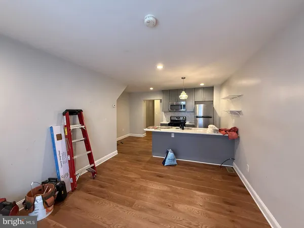 $1,500 | 230 South 45th Street, Unit 1, Philadelphia, PA 19104