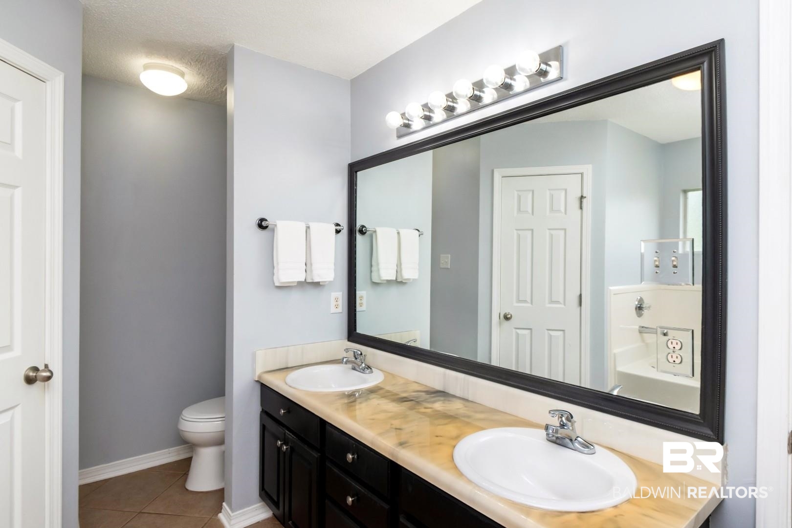 2136 Spring Grove Court Mobile, AL 36695 - Photo 19 of 38 Bathroom