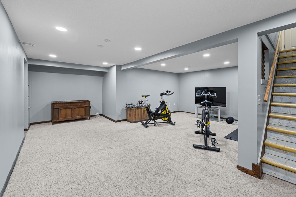 925 12th Avenue Moline, IL 61265 - Photo 24 of 36 a view of a room with gym equipment