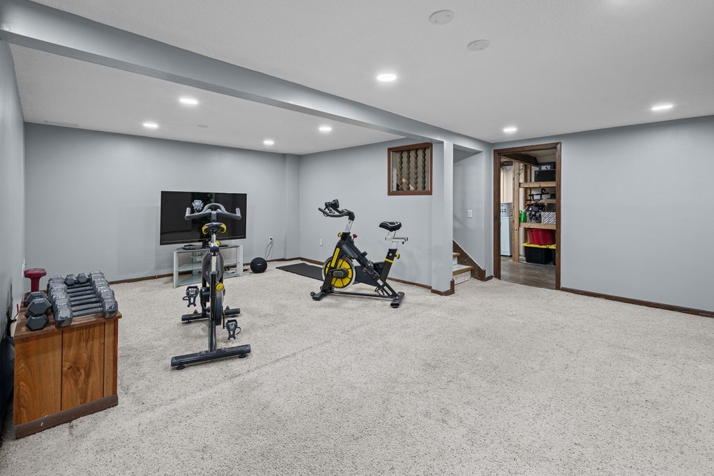 925 12th Avenue Moline, IL 61265 - Photo 25 of 36 a view of a room with gym equipment
