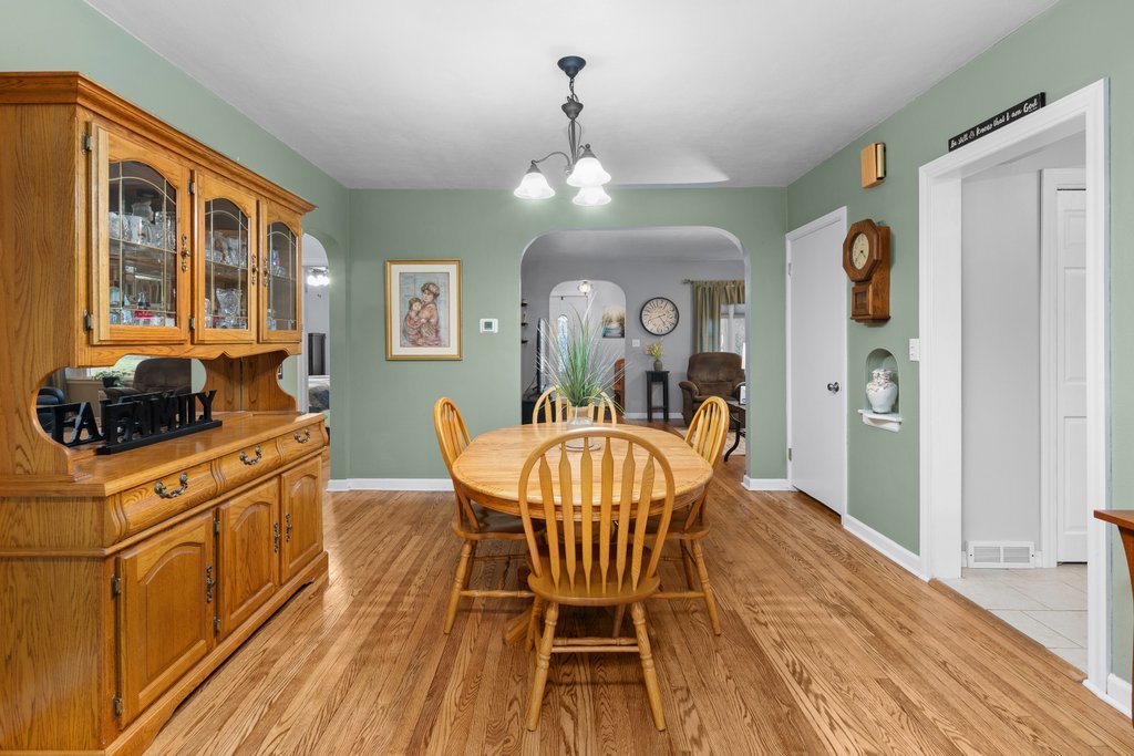 925 12th Avenue Moline, IL 61265 - Photo 6 of 36 a dining room with furniture and window