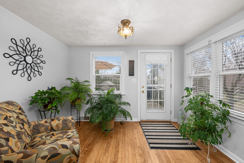 925 12th Avenue Moline, IL 61265 - Photo 9 of 36 a view of an entryway with wooden floor